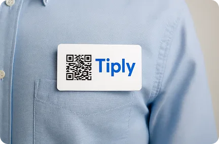 На бейдже или форме