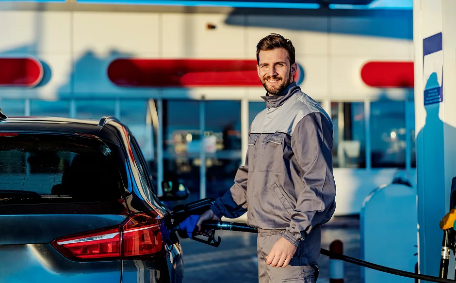 Автозаправщикам